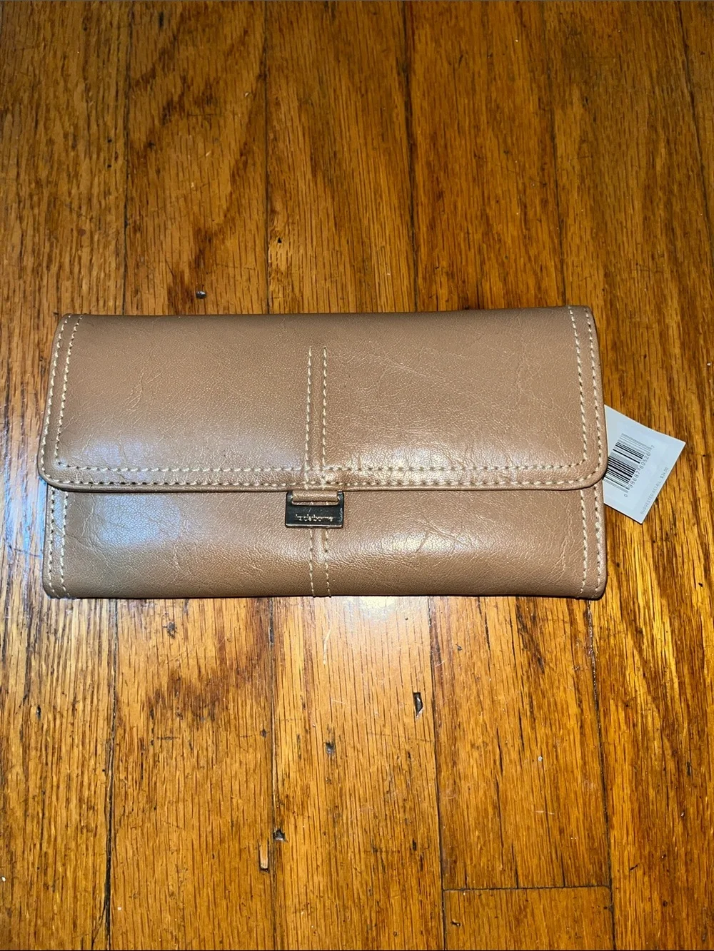 NWT Liz Claiborne Camel Tan Women's Clutch Wallet - Classic Fold-Over Design